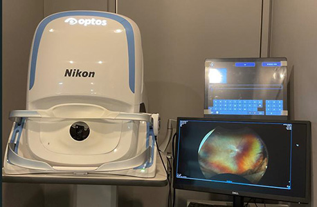 広角眼底カメラOptos（Nikon）