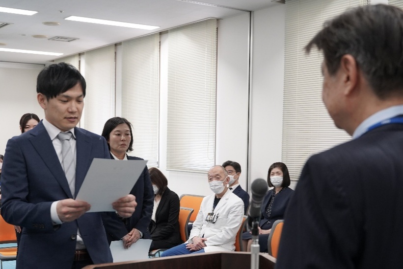 修了生代表者による宣誓